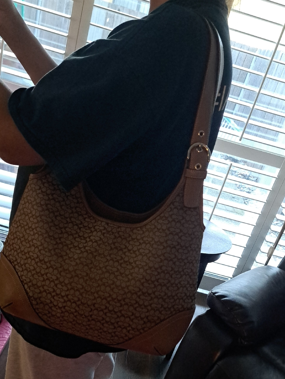 Coach Signature canvas hobo shoulder bag 2003 Old Girl